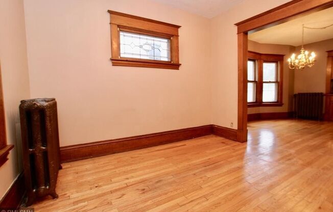 June 2024 ~ Cute 4 bedroom house. Spacious bedrooms. In unit laundry and dishwasher.