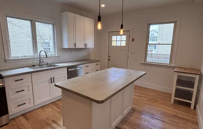 2 beds, 1 bath, 1,000 sqft, $3,000, Unit 1