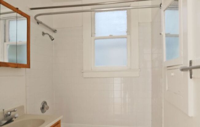 Studio, 1 bath, $1,675, Unit #32