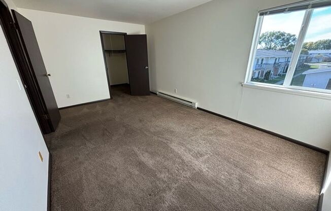 2 beds, 1 bath, $1,350, Unit 5