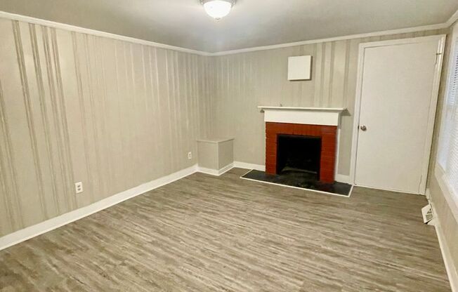 Welcome to this newly renovated, a charming 3-bedroom, 1-bathroom home located in the vibrant city of Charlotte, NC.