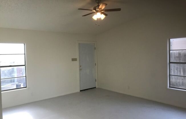 2/1 duplex with covered parking