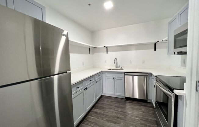 2 beds, 2 baths, 912 sqft, $1,810, Unit 704