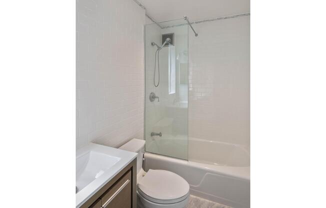 Studio, 1 bath, $2,200, Unit 7E