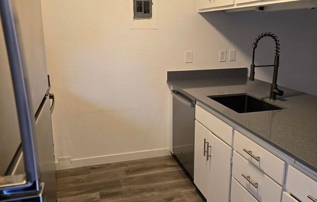 2 beds, 1 bath, 800 sqft, $1,800, Unit Fremont Unit 15