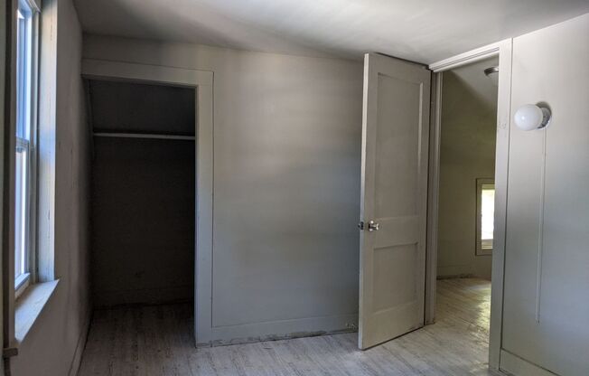 3 beds, 1 bath, $1,095