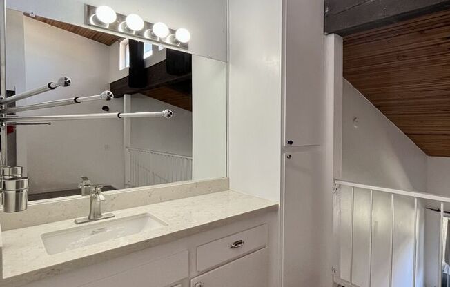 1 bed, 1.5 baths, 712 sqft, $2,333, Unit A312
