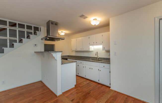 1 bed, 1 bath, 700 sqft, $795, Unit C-1