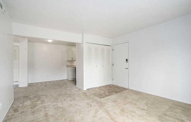 living and dining areas at Apple Ridge Apartments, Michigan, 49534