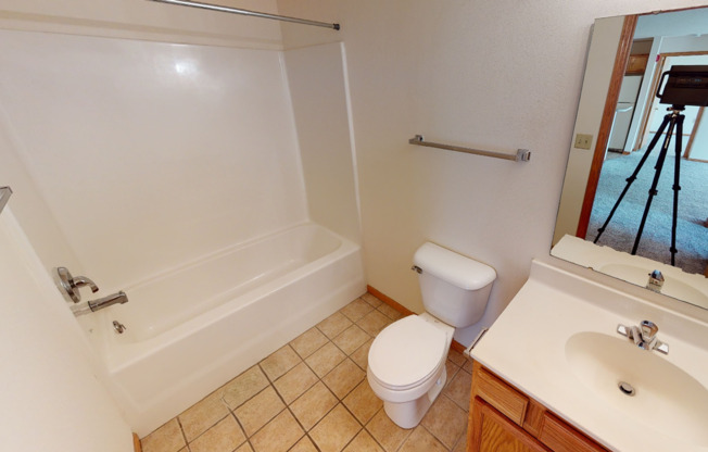 2 beds, 2 baths, 1,050 sqft, $1,825, Unit 1330-102