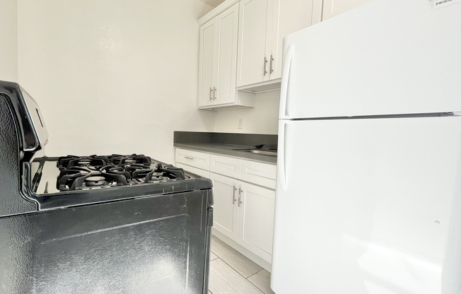 704 W 54 ST