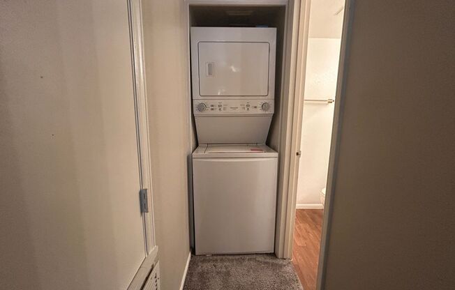 2 beds, 1.5 baths, $1,395, Unit UNIT 1024