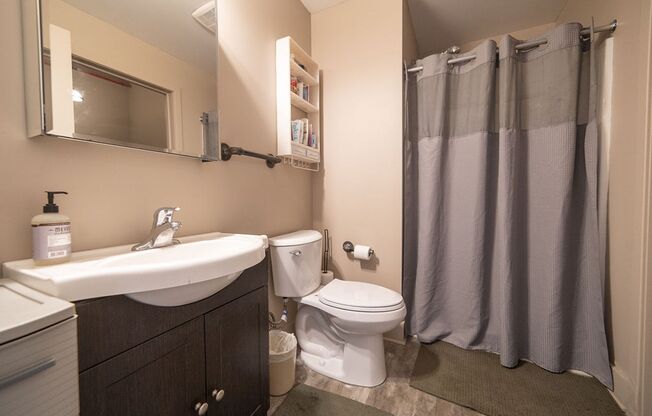 3 beds, 3 baths, $2,500, Unit 107 - C