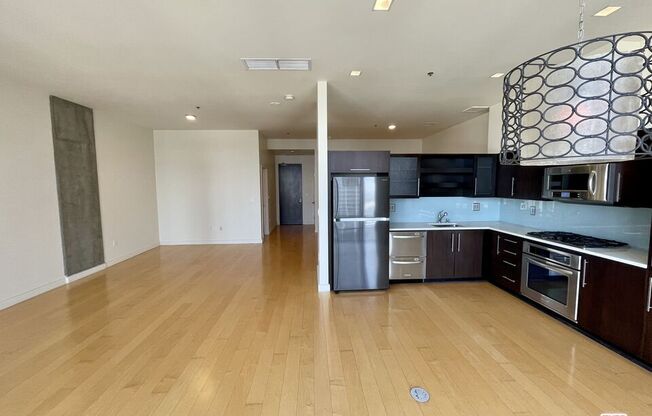 1 bed, 1 bath, 1,012 sqft, $3,350, Unit 1704