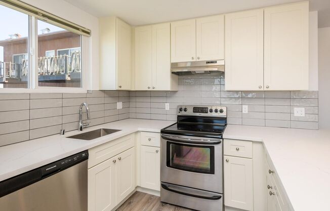 2 beds, 2 baths, $4,650, Unit 204