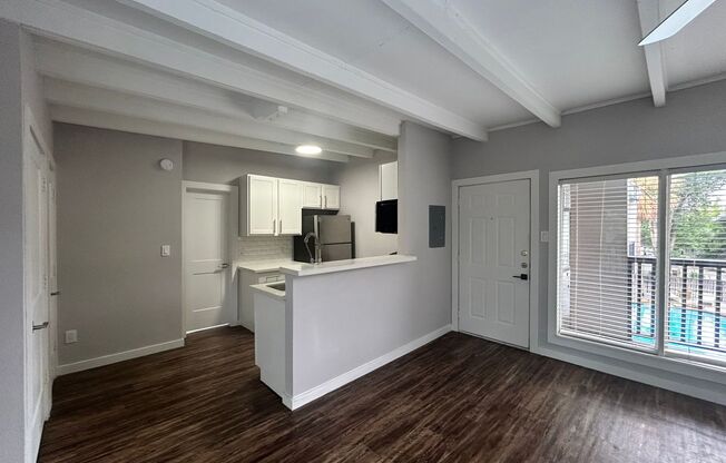 Studio, 1 bath, 500 sqft, $1,095, Unit 230