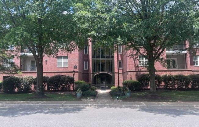 3 Bedroom Condo in Desireable Dilworth!