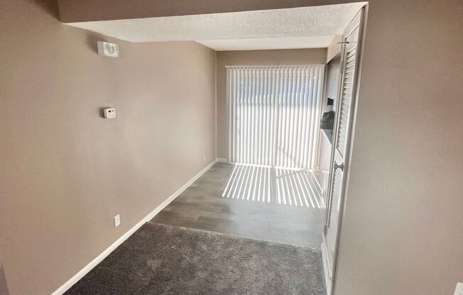 2 beds, 1 bath, 948 sqft, $1,199, Unit 182