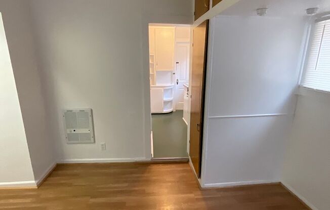 Studio, 1 bath, $850, Unit 606 Main Ave.