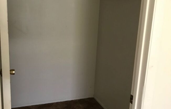 2 beds, 1 bath, 900 sqft, $995, Unit 3