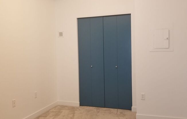 Contemporary 1 bedroom in downtown Kirkland