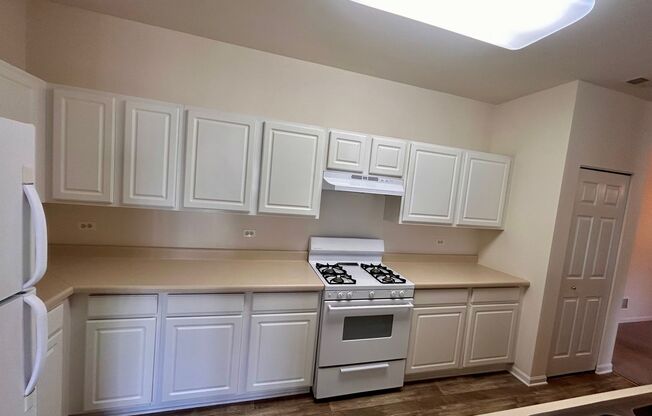 2 Bedroom 2 Bath Townhouse in Grayslake