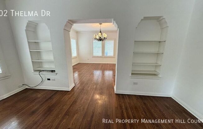402 THELMA DR