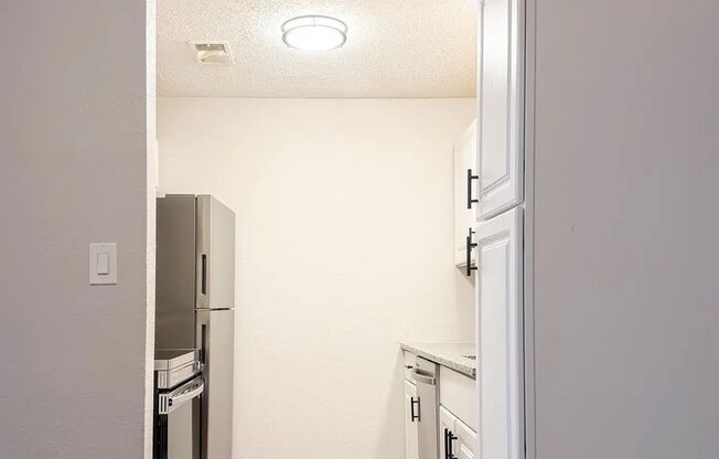 2 beds, 1 bath, 800 sqft, $995, Unit 12314-02