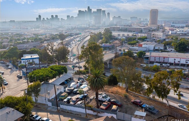 1203 E CESAR E CHAVEZ AVE