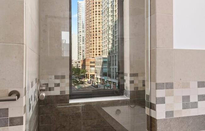101 W 24 ST