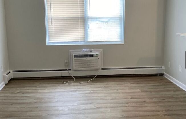 2 beds, 1.5 baths, 850 sqft, $1,925, Unit B07