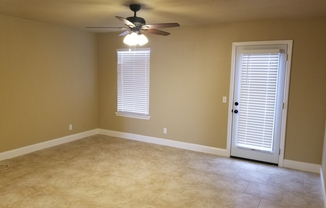 2 beds, 1.5 baths, 1,100 sqft, $1,295