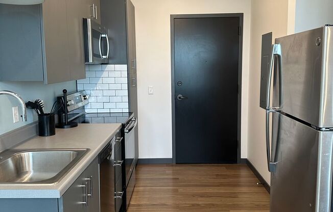 Studio, 1 bath, 400 sqft, $1,565, Unit 126 - Furnished