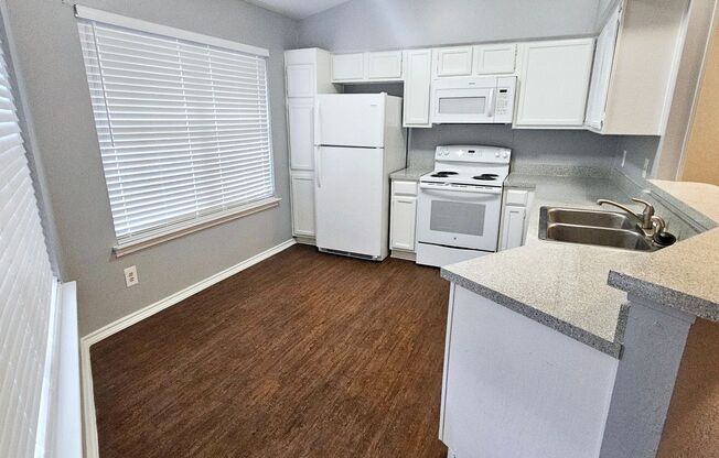 MOVE IN SPECIAL - $500.00 OFF 1ST MONTH'S RENT