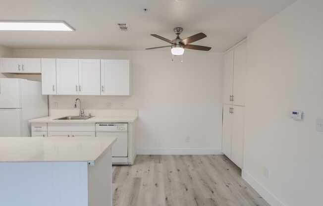 1 bed, 1 bath, 564 sqft, $1,425, Unit 61