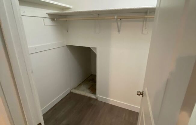 1 bed, 1 bath, $1,100, Unit 6