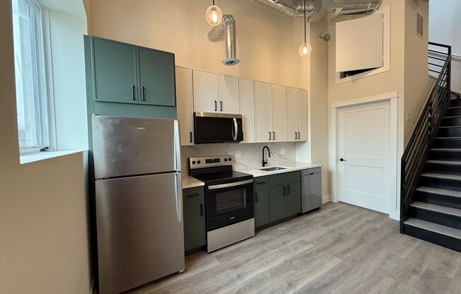 1 bed, 1.5 baths, 689 sqft, $2,400, Unit 207
