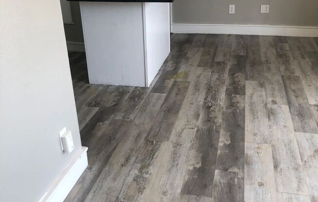 Cozy 2 Bed 2 Bath - AVAILABLE NOW!