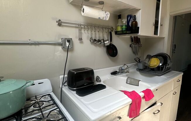 1 bed, 1 bath, $999, Unit D-3