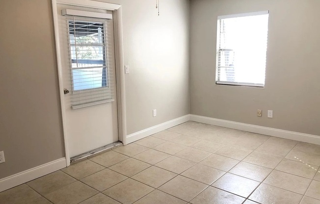 2 beds, 1 bath, 971 sqft, $1,650