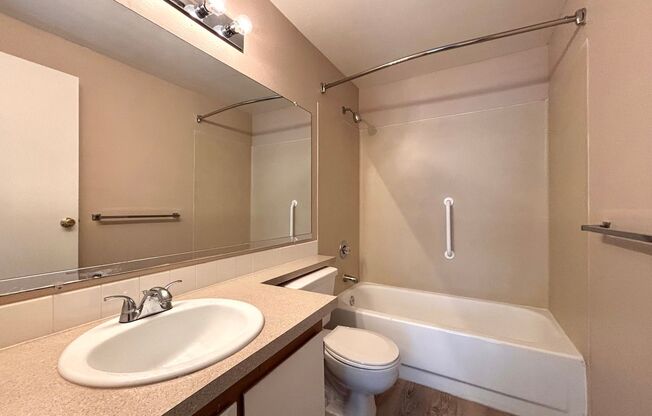 2 beds, 2 baths, 915 sqft, $1,650, Unit 821