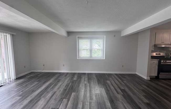 2 beds, 1 bath, 822 sqft, $2,800, Unit 49