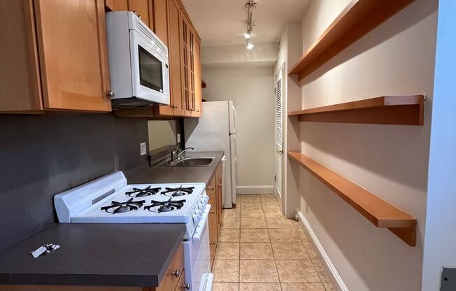 2 beds, 1 bath, 1,000 sqft, $1,640, Unit #3F