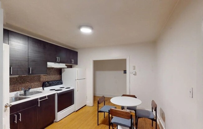 3 beds, 1 bath, $4,800, Unit 1