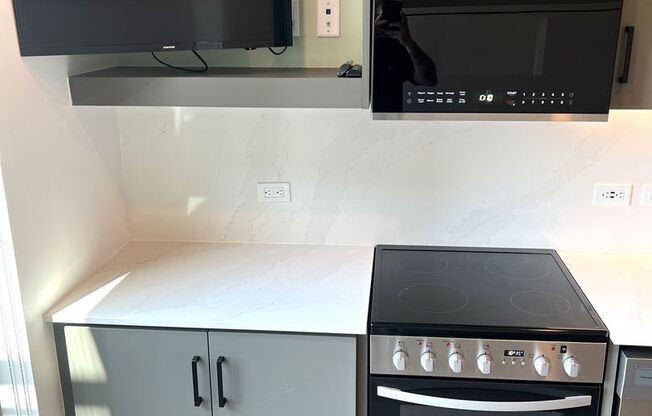 Studio, 1 bath, 320 sqft, $2,095, Unit 802