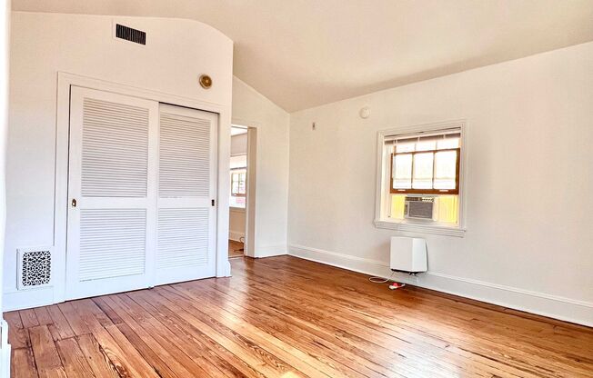 Large 1 BR Located On Historical, Tree Lined Clinton Street!*Available September*