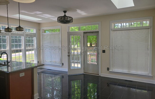 7801 KENSINGTON MNR LN