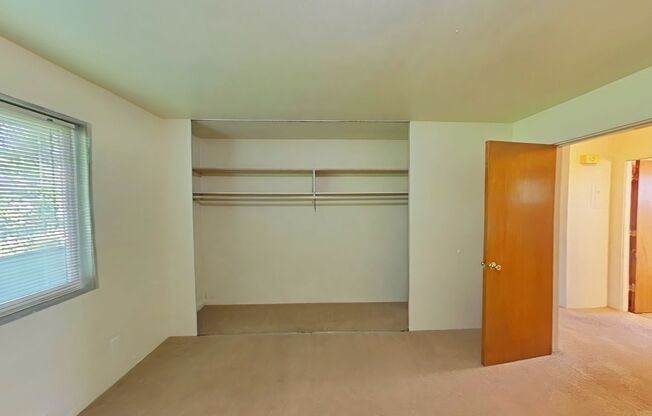 2 Bedroom Apartment ~ Close to Campus ~ Cat Friendly