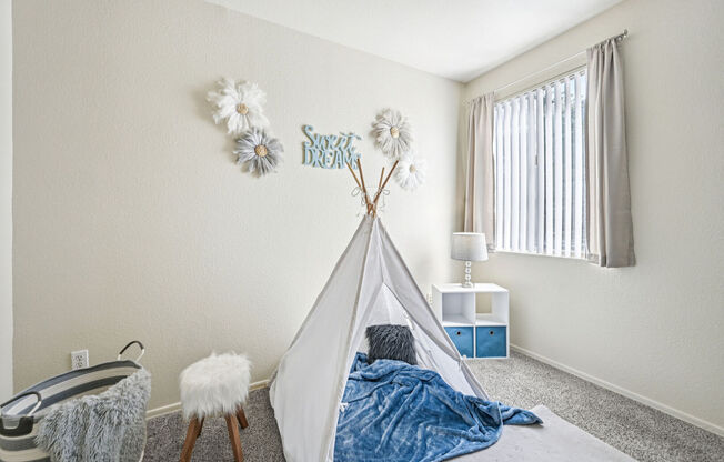 3 beds, 2 baths, 1,152 sqft, $1,669