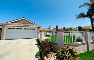 Newly Renovated 3 Bed 2 Bath House + Bonus Room in Mira Mesa!